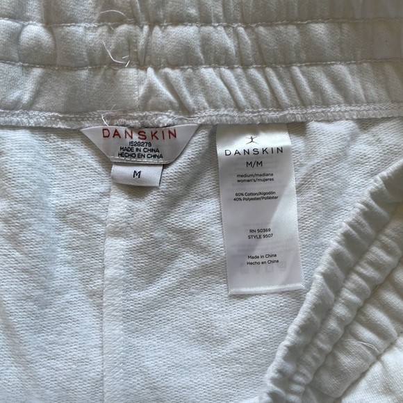 White shorts - Picture 3 of 3